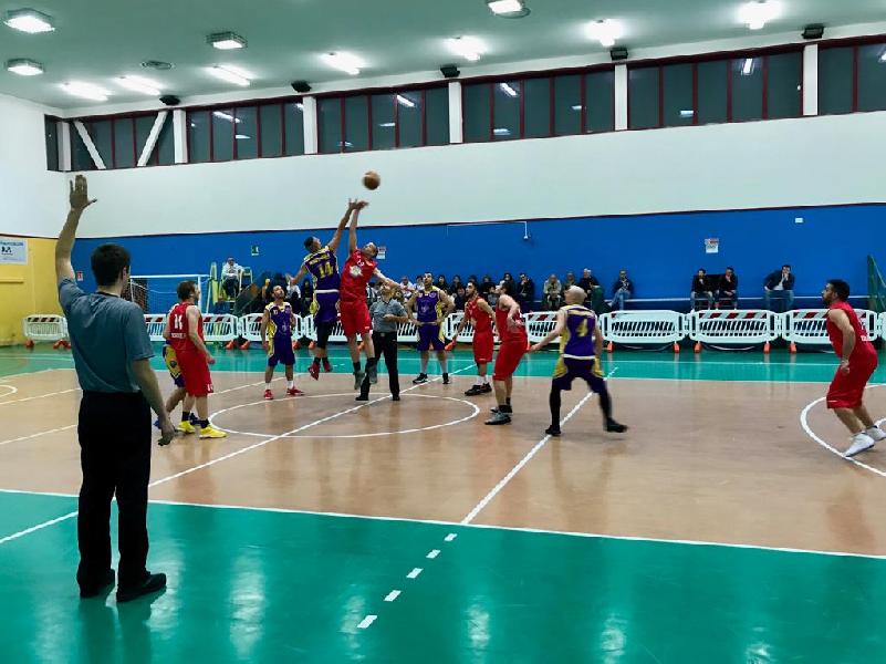https://www.basketmarche.it/immagini_articoli/08-05-2019/promozione-playoff-ponte-morrovalle-regola-storm-ubique-ascoli-vola-finale-600.jpg