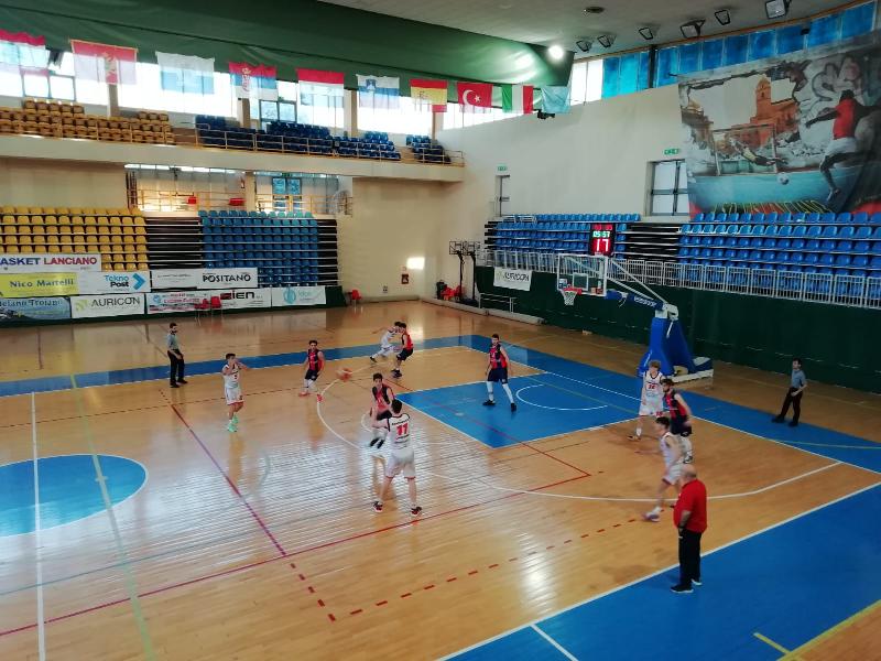 https://www.basketmarche.it/immagini_articoli/08-05-2021/ennebici-campobasso-espugna-volata-campo-unibasket-lanciano-600.jpg