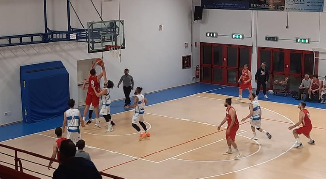 https://www.basketmarche.it/immagini_articoli/08-05-2022/montemarciano-inizia-playoff-battendo-pallacanestro-urbania-600.jpg