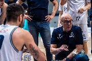 https://www.basketmarche.it/immagini_articoli/08-05-2024/bramante-coach-nicolini-playoff-azzera-tutto-fiumicino-squadra-forte-120.jpg