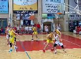 https://www.basketmarche.it/immagini_articoli/08-05-2024/playoff-loreto-pesaro-firma-colpo-campo-pallacanestro-senigallia-120.jpg
