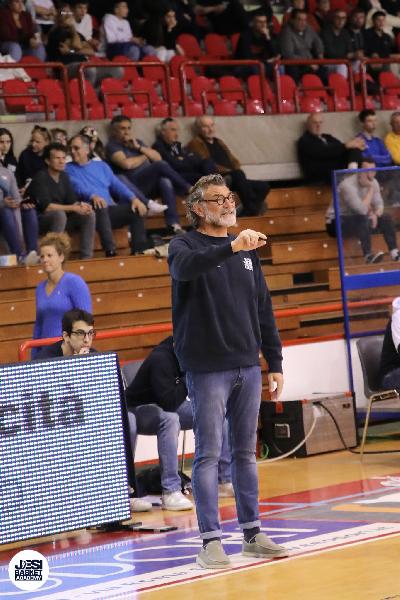 https://www.basketmarche.it/immagini_articoli/08-05-2025/basket-jesi-academy-coach-ghizzinardi-stata-reazione-momento-negativo-contenti-fare-playoff-600.jpg