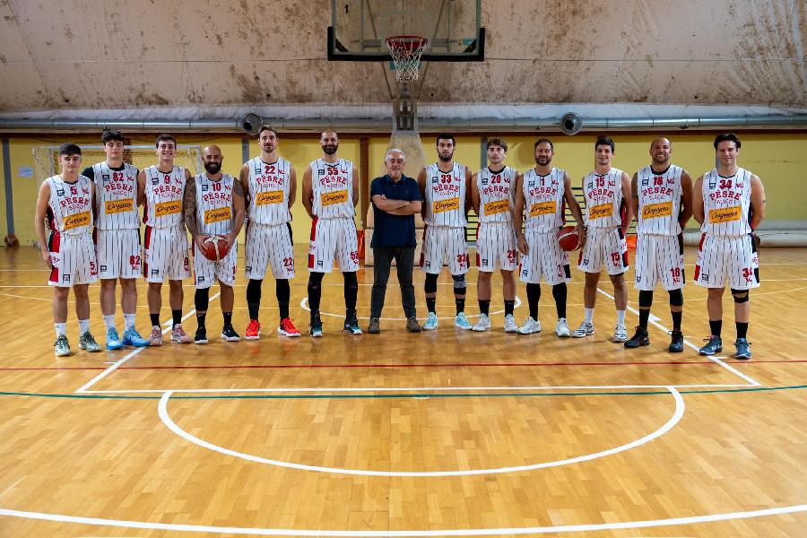https://www.basketmarche.it/immagini_articoli/08-05-2025/playoff-vuelle-pesaro-passa-campo-candelara-basketball-riporta-serie-parit-600.jpg