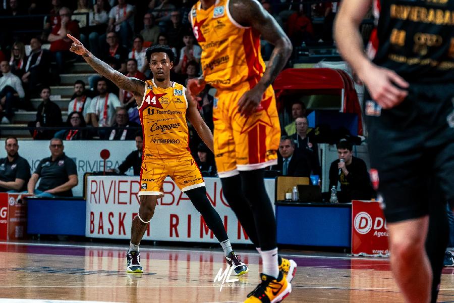 https://www.basketmarche.it/immagini_articoli/08-05-2025/rumors-khalil-ahmad-paga-penale-pronto-lasciare-pesaro-600.jpg