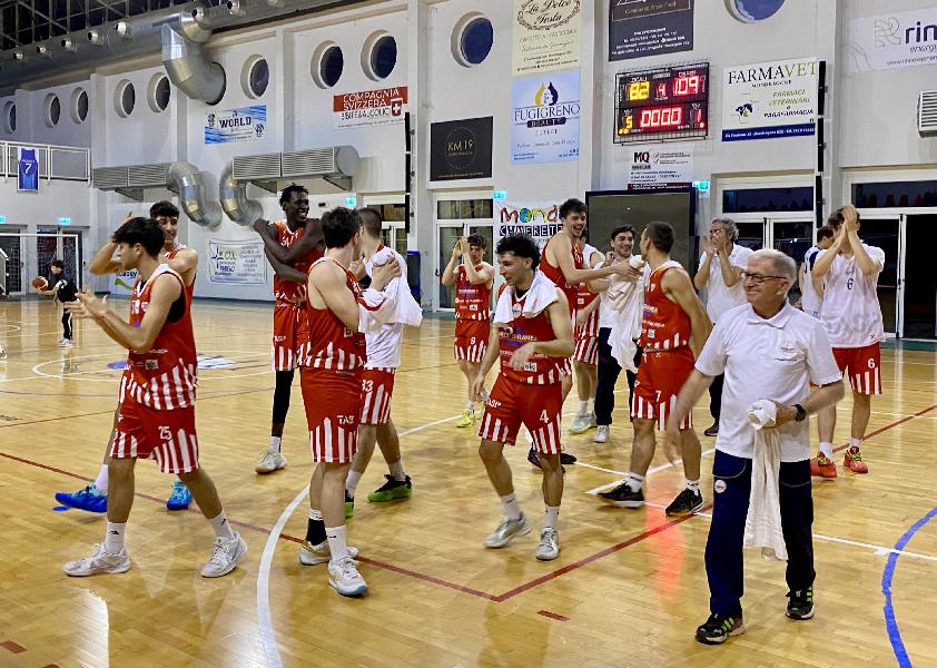 https://www.basketmarche.it/immagini_articoli/08-05-2025/tasp-teramo-coach-stirpe-finisce-stagione-esaltante-stato-viaggio-entusiasmante-inizio-fine-600.jpg