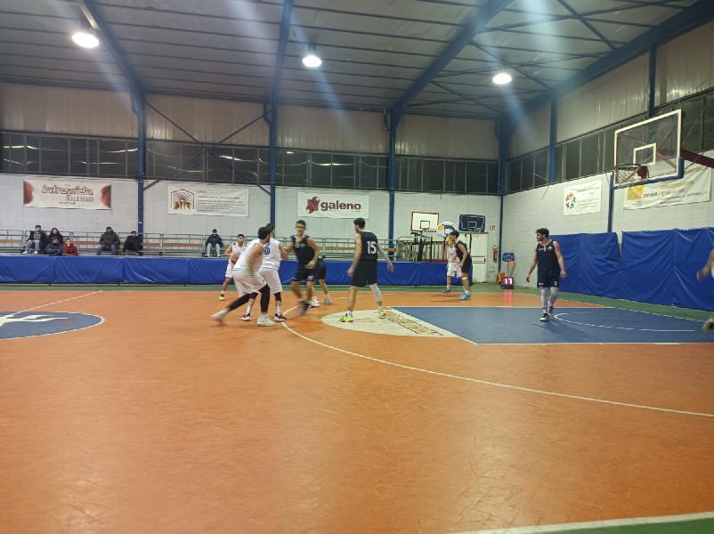 https://www.basketmarche.it/immagini_articoli/09-02-2023/ennebici-campobasso-vince-recupero-campo-intrepida-ortona-600.jpg