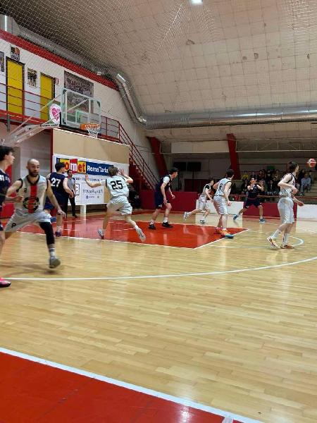 https://www.basketmarche.it/immagini_articoli/09-03-2025/basket-macerata-supera-sporting-pselpidio-conferma-posto-classifica-600.jpg