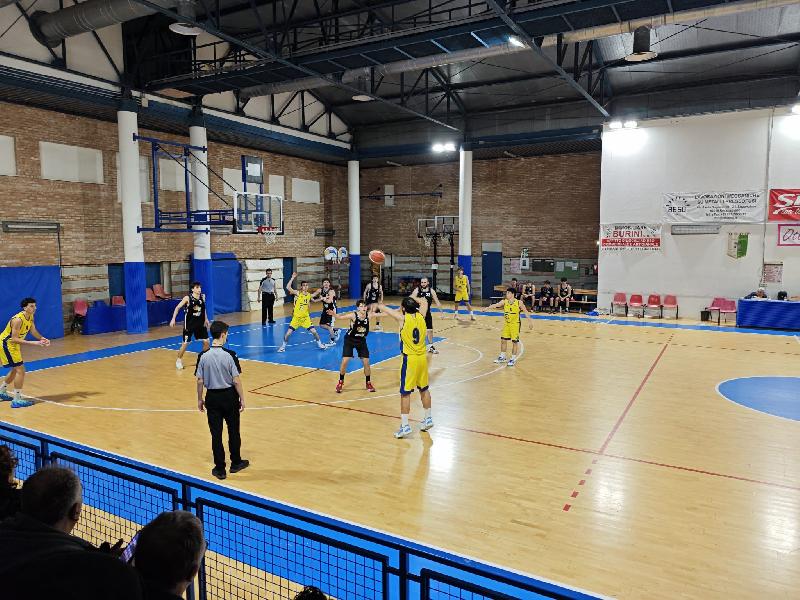 https://www.basketmarche.it/immagini_articoli/09-03-2025/castelfidardo-batte-nettamente-falconara-basket-vittoria-600.jpg
