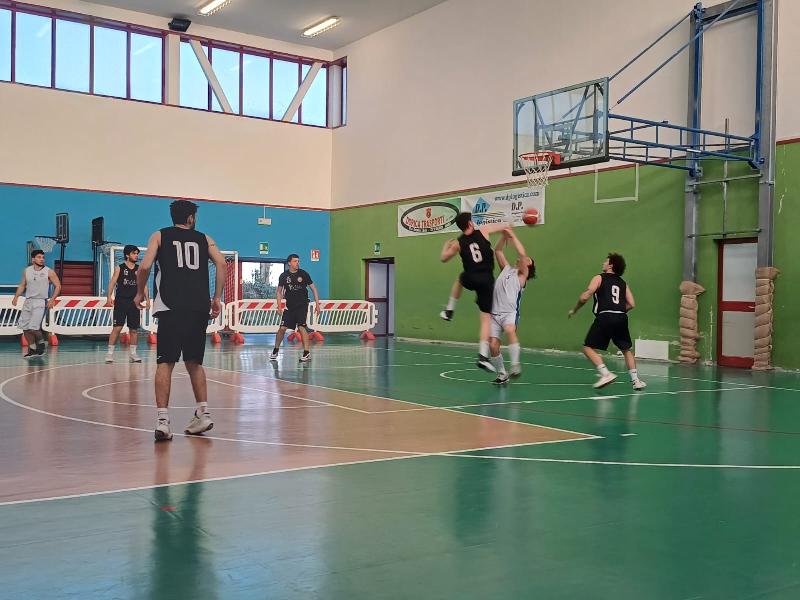 https://www.basketmarche.it/immagini_articoli/09-04-2024/macerata-passa-autorit-campo-ponte-morrovalle-600.jpg