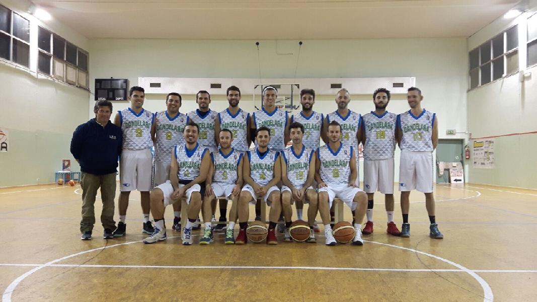 https://www.basketmarche.it/immagini_articoli/09-05-2019/prima-divisione-coppa-carbonara-candelara-regola-campetto-89ers-ancona-600.jpg