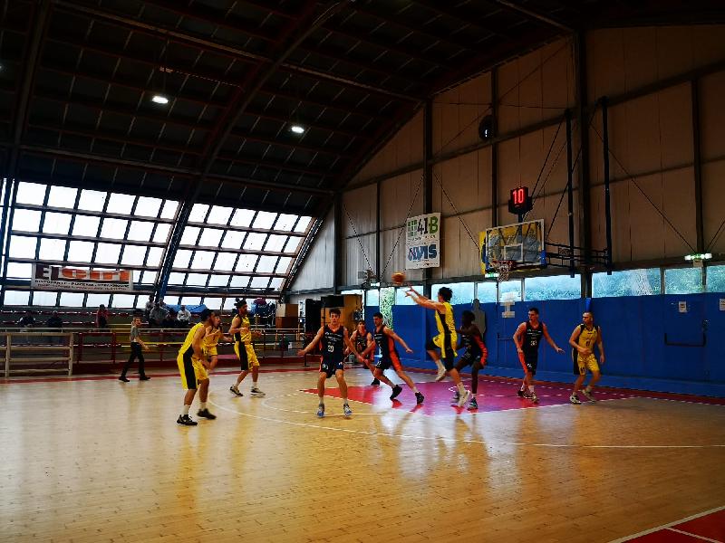 https://www.basketmarche.it/immagini_articoli/09-05-2022/playout-buona-prima-loreto-pesaro-aurora-jesi-600.jpg