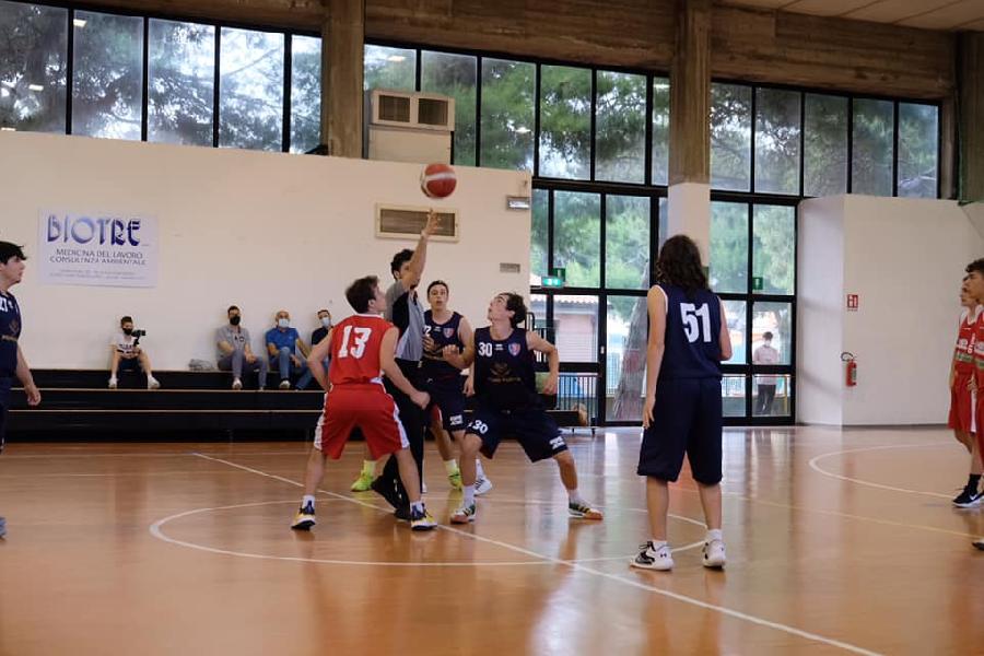 https://www.basketmarche.it/immagini_articoli/09-06-2021/silver-sporting-pselpidio-supera-sacrata-porto-potenza-600.jpg