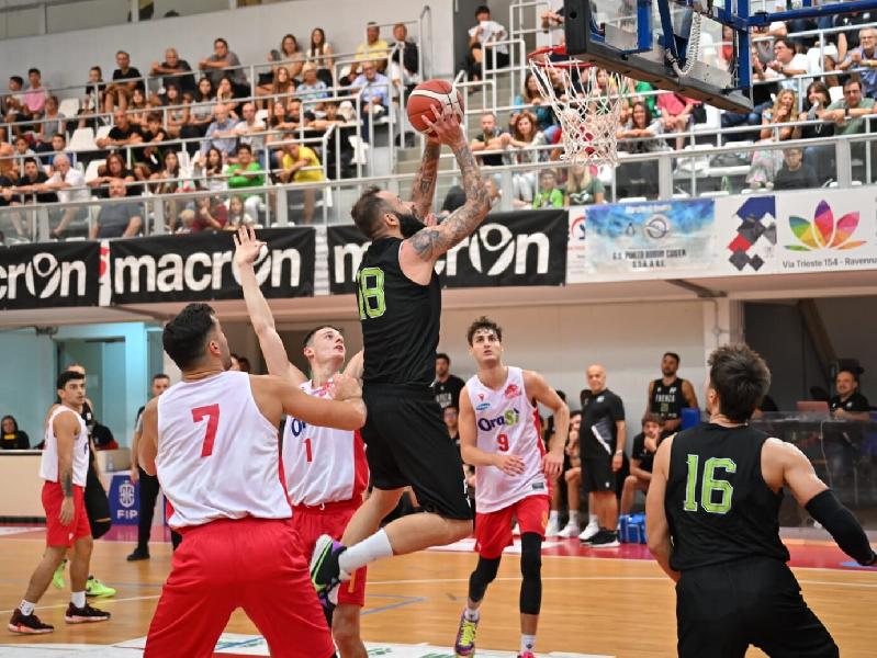 https://www.basketmarche.it/immagini_articoli/09-09-2023/raggisolaris-faenza-vince-derby-campo-basket-ravenna-passa-turno-600.jpg