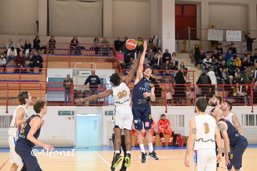 https://www.basketmarche.it/immagini_articoli/09-12-2023/pallacanestro-recanati-domina-match-campo-montemarciano-600.jpg