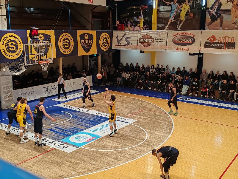 https://www.basketmarche.it/immagini_articoli/10-04-2024/sutor-montegranaro-impone-capolista-pallacanestro-recanati-600.jpg