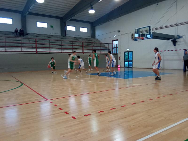 https://www.basketmarche.it/immagini_articoli/10-05-2022/eccellenza-stamura-ancona-vince-recupero-campo-foligno-basket-600.jpg