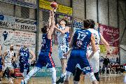 https://www.basketmarche.it/immagini_articoli/10-05-2024/playoff-janus-fabriano-conquista-gema-montecatini-120.jpg