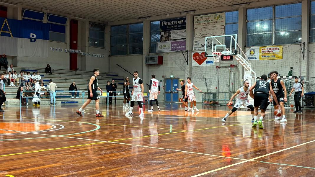 https://www.basketmarche.it/immagini_articoli/10-10-2026/dinamo-basket-1986-supera-finale-campetto-ancona-600.jpg