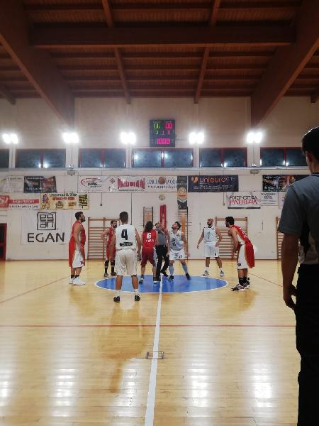 https://www.basketmarche.it/immagini_articoli/10-11-2018/montemarciano-supera-basket-auximum-osimo-conquista-quarta-vittoria-consecutiva-600.jpg