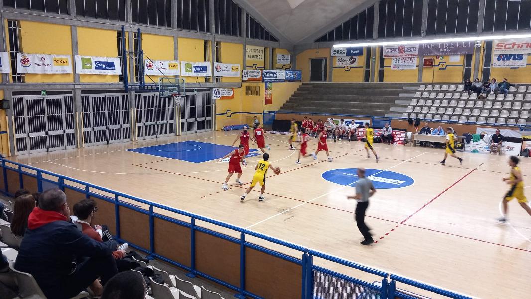 https://www.basketmarche.it/immagini_articoli/10-11-2023/pallacanestro-urbania-espugna-campo-basket-fanum-600.jpg