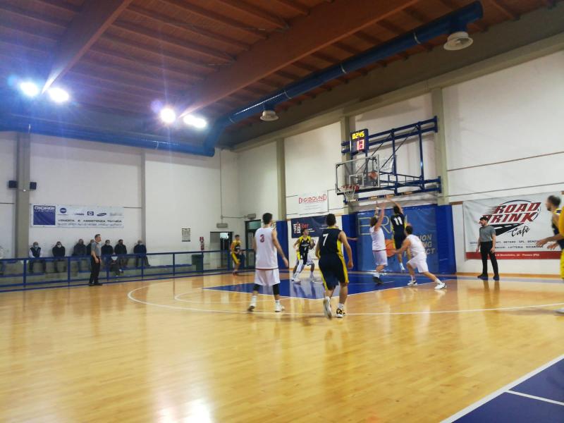 https://www.basketmarche.it/immagini_articoli/10-12-2021/vuelle-pesaro-derby-basket-fanum-600.jpg