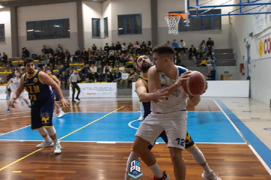 https://www.basketmarche.it/immagini_articoli/10-12-2023/match-vince-pineto-misura-horizon-600.jpg