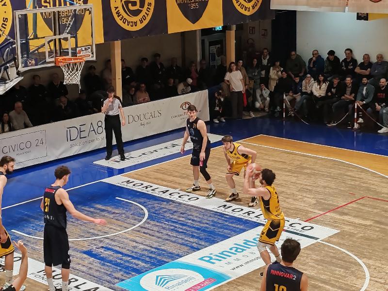 https://www.basketmarche.it/immagini_articoli/11-04-2024/pallacanestro-recanati-subisce-montegranaro-sconfitta-consecutiva-600.jpg
