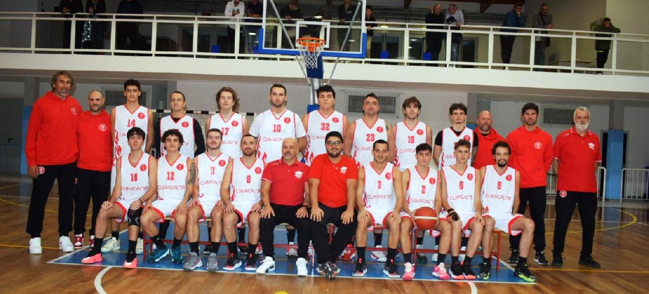 https://www.basketmarche.it/immagini_articoli/11-04-2025/amatori-severino-pronta-esordio-playoff-campo-basket-vadese-600.jpg