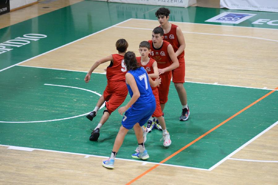 https://www.basketmarche.it/immagini_articoli/11-11-2021/eccellenza-sporting-pselpidio-supera-autorit-basket-gubbio-600.jpg