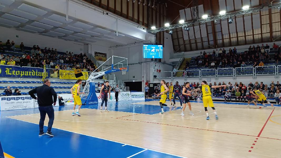 https://www.basketmarche.it/immagini_articoli/12-04-2025/pallacanestro-recanati-spunta-fotofinish-esperia-cagliari-600.jpg