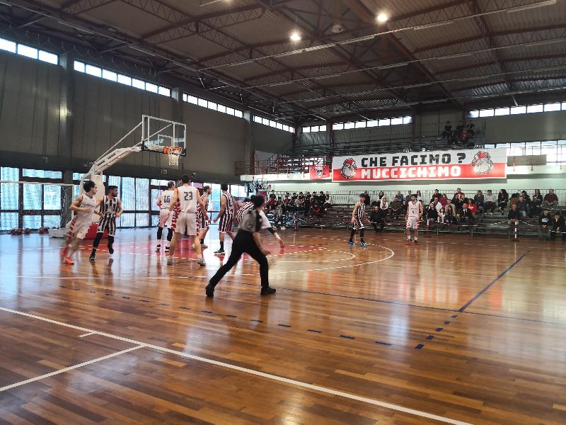 https://www.basketmarche.it/immagini_articoli/12-04-2025/playoff-basket-tolentino-supera-montecchio-sport-dopo-supplementare-600.jpg