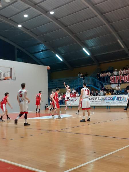 https://www.basketmarche.it/immagini_articoli/12-05-2022/playoff-nestor-marsciano-supera-basket-assisi-dopo-overtime-pareggia-serie-600.jpg