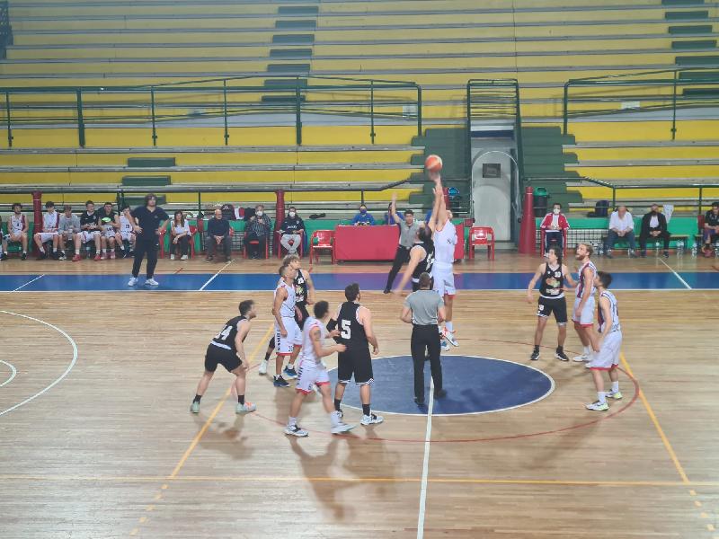 https://www.basketmarche.it/immagini_articoli/12-05-2022/playout-sambenedettese-basket-conquista-volata-falconara-basket-600.jpg