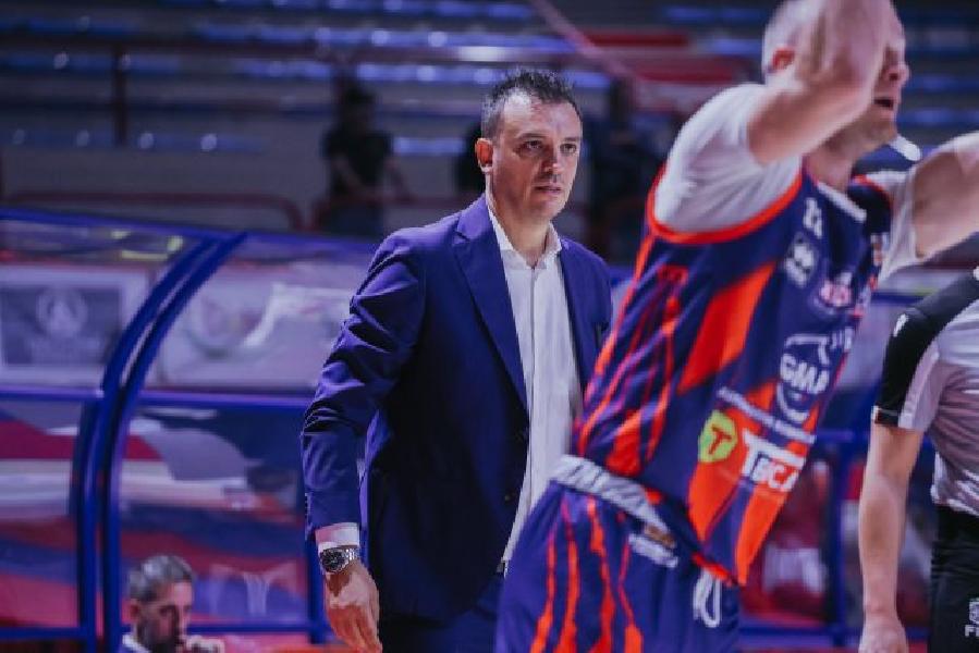 https://www.basketmarche.it/immagini_articoli/12-10-2026/valtur-brindisi-coach-brienza-siamo-stati-bravi-essere-costanti-difesa-aiutato-ritmo-offensivo-600.jpg