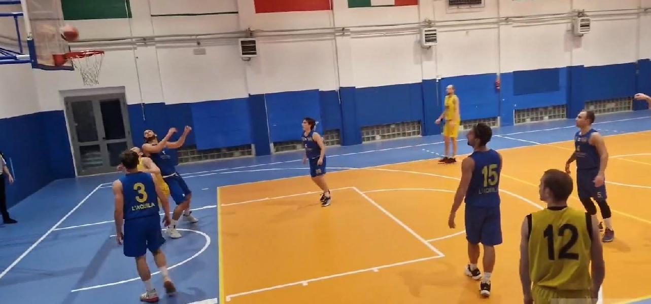 https://www.basketmarche.it/immagini_articoli/12-11-2023/aquila-blue-basket-isola-600.jpg