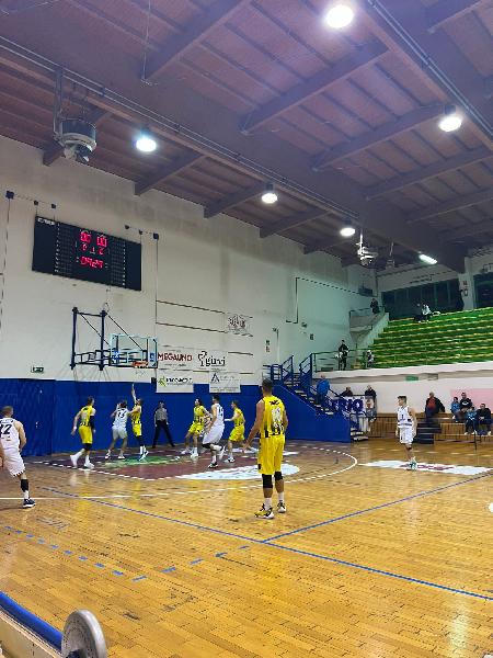 https://www.basketmarche.it/immagini_articoli/12-11-2023/loreto-pesaro-passa-campo-virtus-civitanova-correre-600.jpg