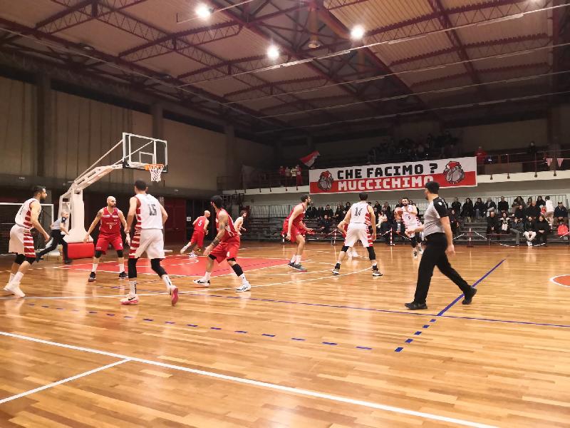 https://www.basketmarche.it/immagini_articoli/13-01-2024/pallacanestro-urbania-passa-campo-basket-tolentino-600.jpg