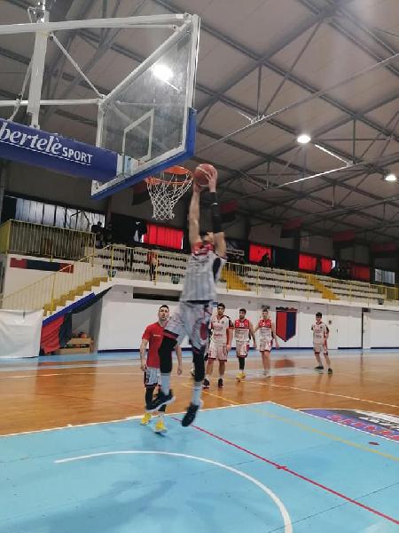 https://www.basketmarche.it/immagini_articoli/13-03-2022/torre-spes-impone-senza-problemi-casa-basket-venafro-600.jpg