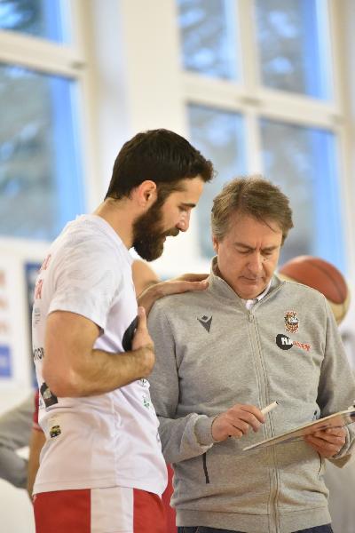 https://www.basketmarche.it/immagini_articoli/13-03-2025/vigor-matelica-coach-trullo-quarto-siamo-completamente-disuniti-abbiamo-reagito-squadra-600.jpg
