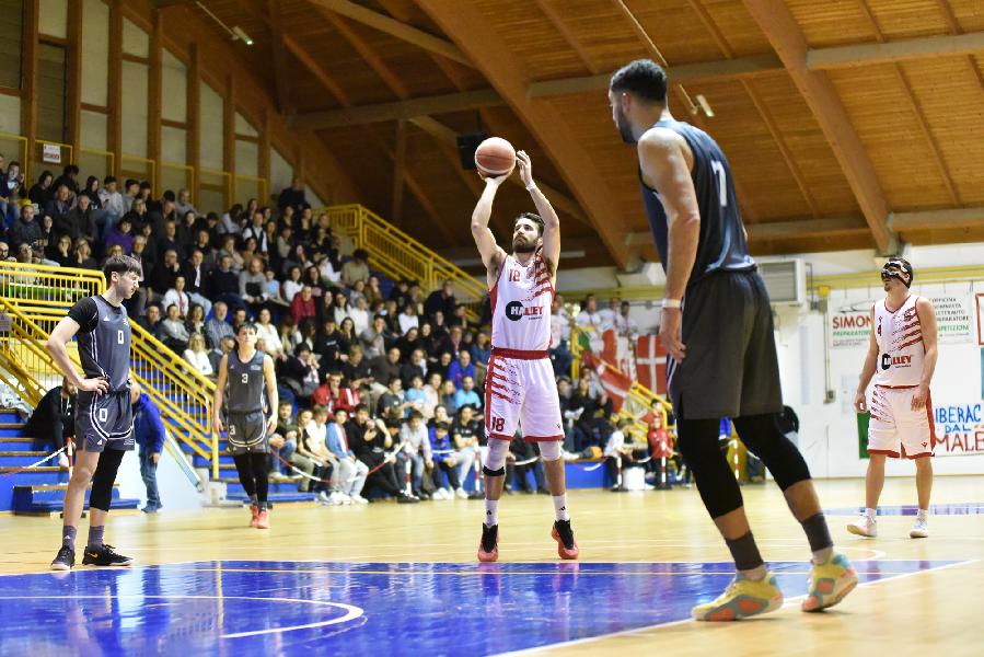 https://www.basketmarche.it/immagini_articoli/13-03-2025/vigor-matelica-spegne-bello-lascia-strada-rimonta-stella-roma-600.jpg