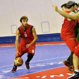 https://www.basketmarche.it/immagini_articoli/13-04-2017/promozione-orologio-a-b-la-vuelle-pesaro-a-ferma-la-corsa-del-cagli-basketball-270.jpg