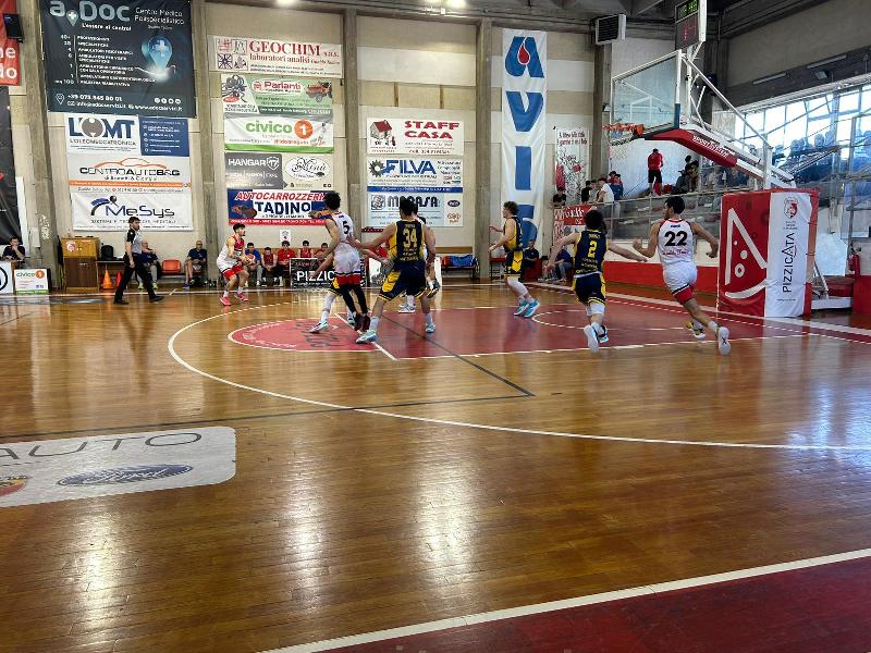 https://www.basketmarche.it/immagini_articoli/13-04-2024/basket-gualdo-prende-punti-sutor-montegranaro-600.jpg