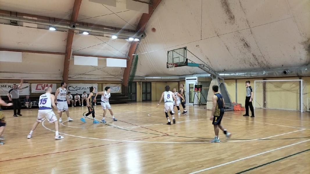 https://www.basketmarche.it/immagini_articoli/13-04-2024/playoff-pesaro-basket-doma-basket-fermo-600.jpg