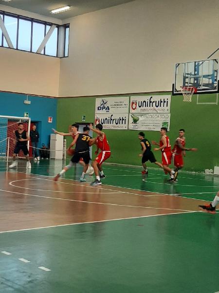 https://www.basketmarche.it/immagini_articoli/13-04-2025/ponte-morrovalle-ritrova-vittoria-pallacanestro-recanati-600.jpg