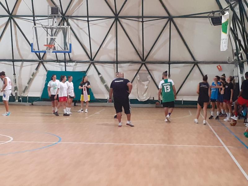 https://www.basketmarche.it/immagini_articoli/13-09-2023/partita-stagione-ancona-guida-coach-carmelo-foti-600.jpg