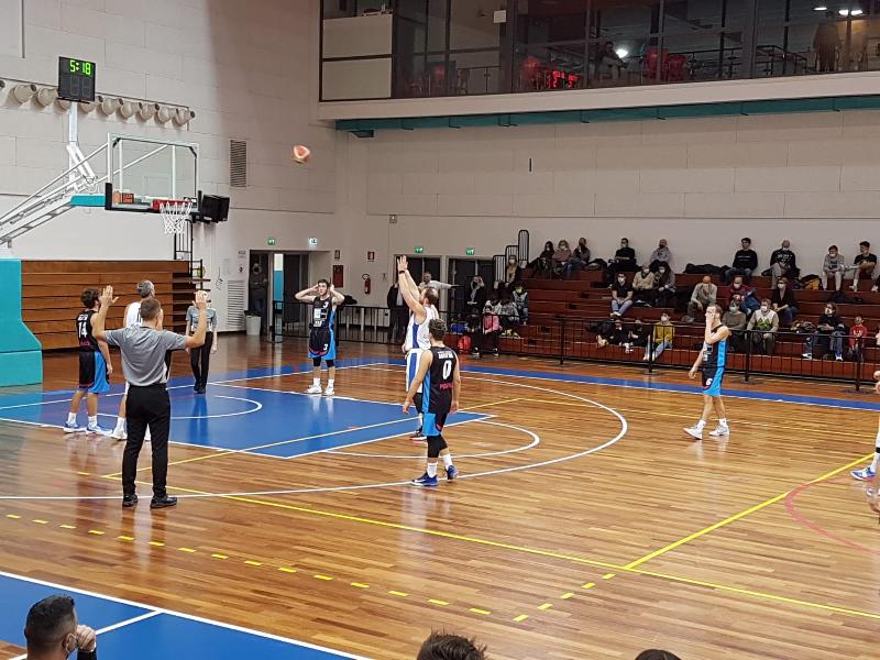https://www.basketmarche.it/immagini_articoli/13-12-2021/basket-giovane-pesaro-cede-finale-campo-capolista-600.jpg