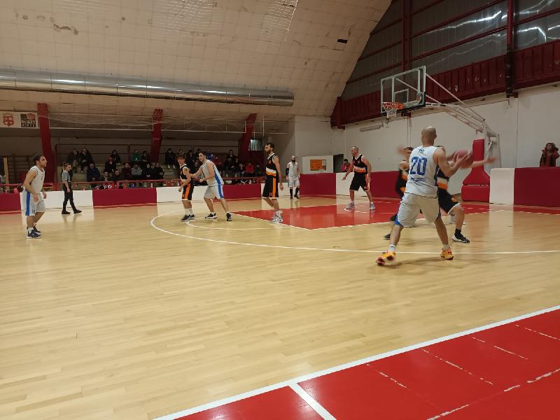 https://www.basketmarche.it/immagini_articoli/13-12-2022/macerata-vince-derby-basket-macerata-600.jpg