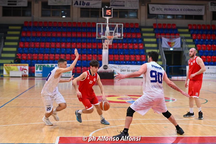 https://www.basketmarche.it/immagini_articoli/14-03-2025/senigallia-basket-2020-supera-nettamente-pallacanestro-jesi-600.jpg