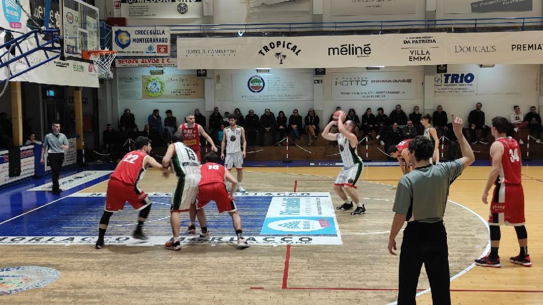 https://www.basketmarche.it/immagini_articoli/14-04-2023/playoff-vuelle-pesaro-sbanca-montegranaro-ribalta-fattore-campo-600.jpg