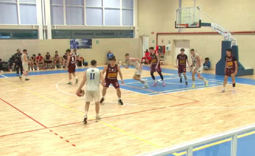 https://www.basketmarche.it/immagini_articoli/14-04-2025/eccellenza-pesaro-perde-stella-azzurra-roma-viene-eliminata-600.png